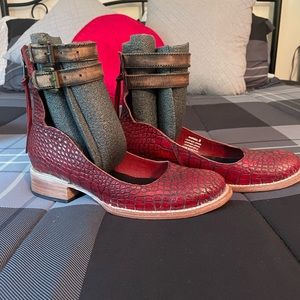 Freebird Maribel red croc size 8